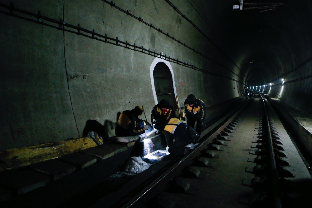 槐荫铁路运营隧道病害现状